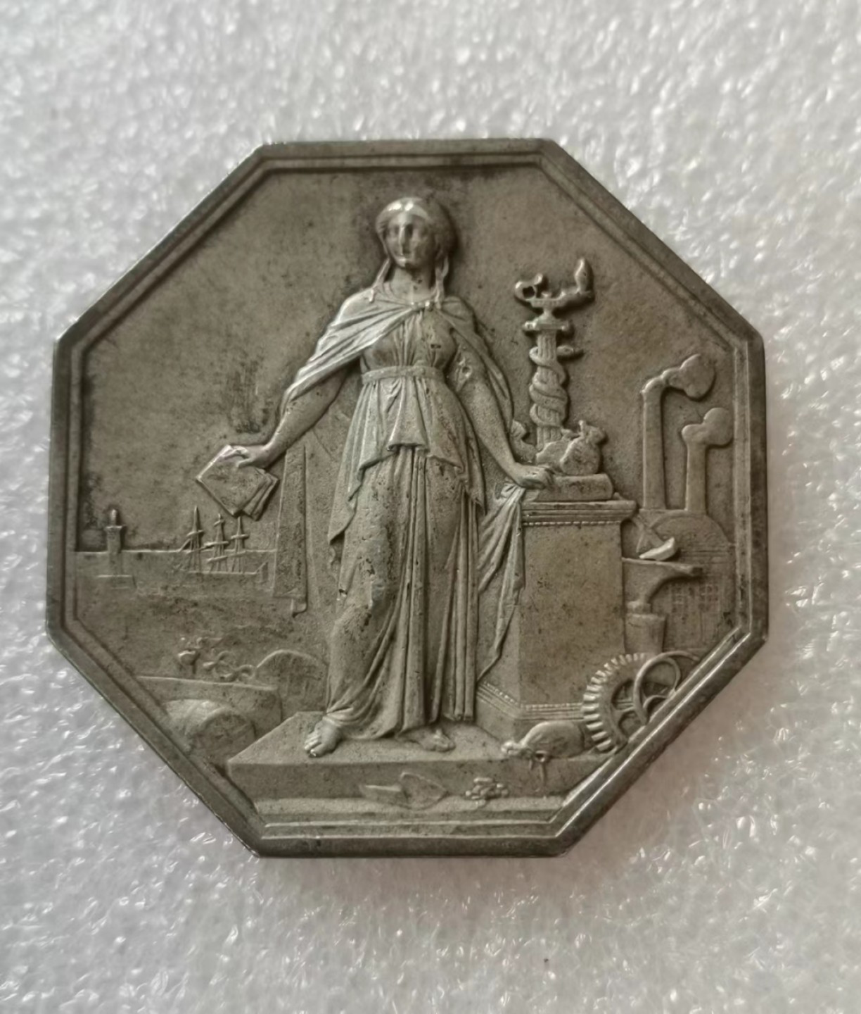 瓶子🏺第40期拍卖会 法国1859年摩龙大师作品工业部女神版Jeton银质八角