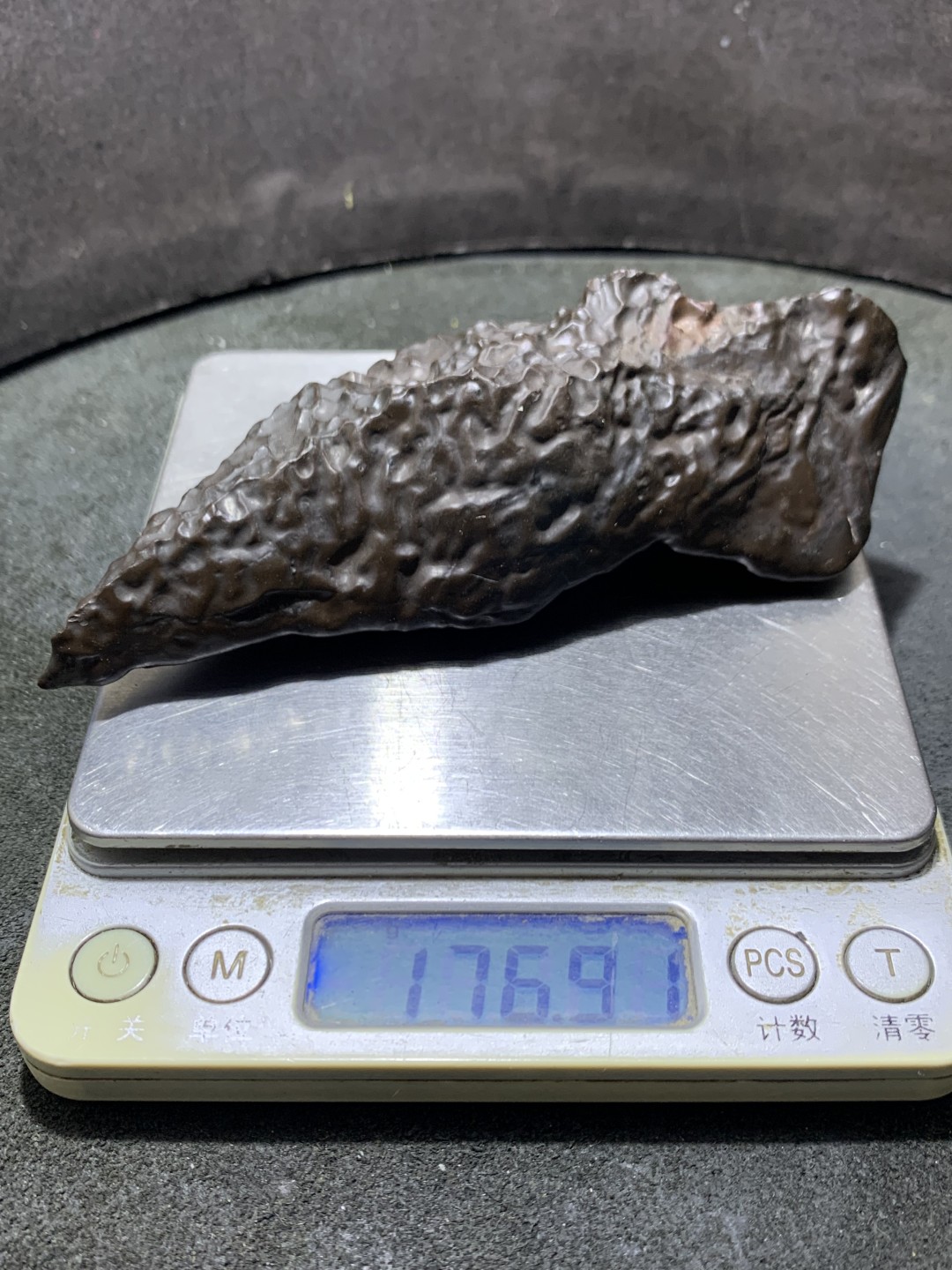 放福利，精美新疆泥石原石把件(镇纸，摆件)一块