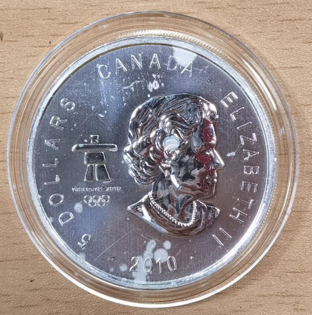 北京马甸外币专卖微拍第七十六期，外国金银币专场，陆续上新，欢迎关注。欢迎 2010年加拿大温哥华冬奥会1盎司银币，成色9999，有白斑