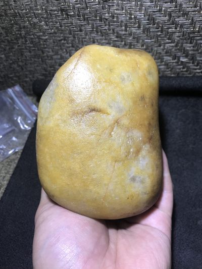 精美天然地表金丝玉黄白双色大籽料原石一块， - 精美天然地表金丝玉黄白双色大籽料原石一块，