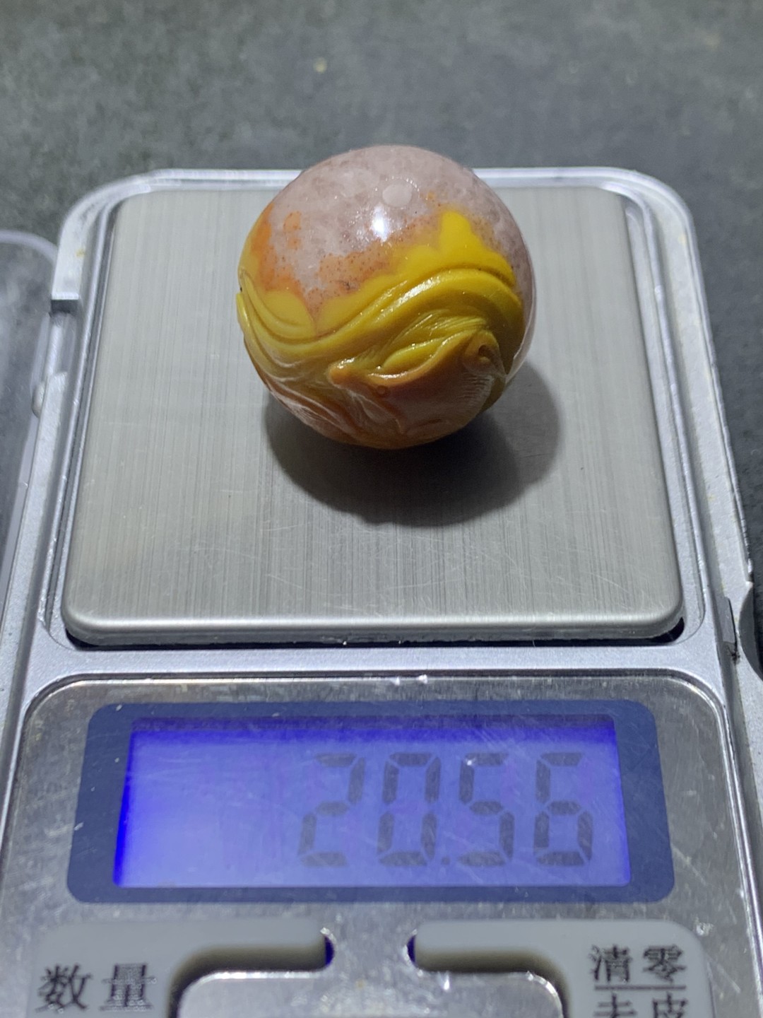 精美冰飘亚光战国红玛瑙俏色巧雕刻灵狐大珠子一颗！
