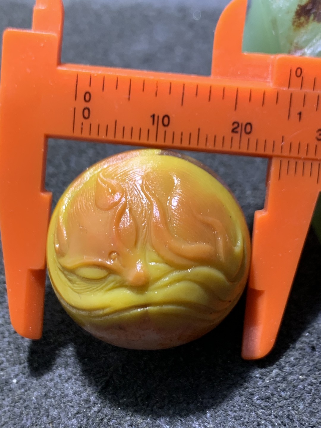 精美冰飘亚光战国红玛瑙俏色巧雕刻灵狐大珠子一颗！