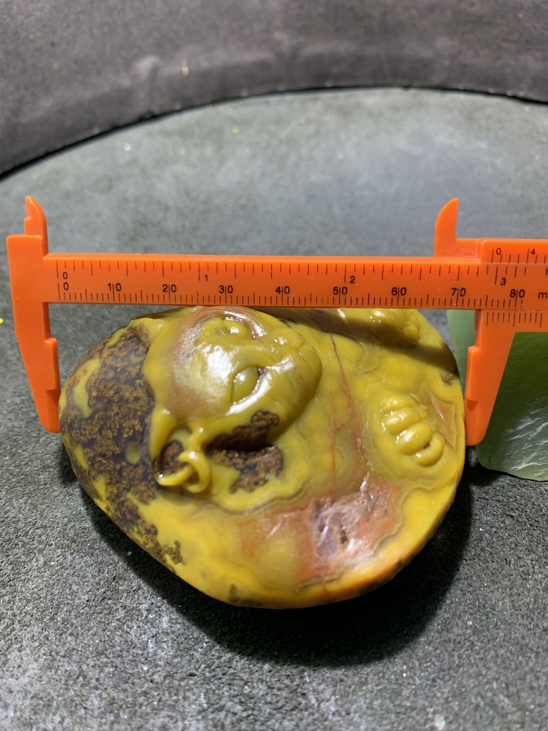 放福利！精美亚光草花纹战国红玛瑙巧雕豹猫把件一个，