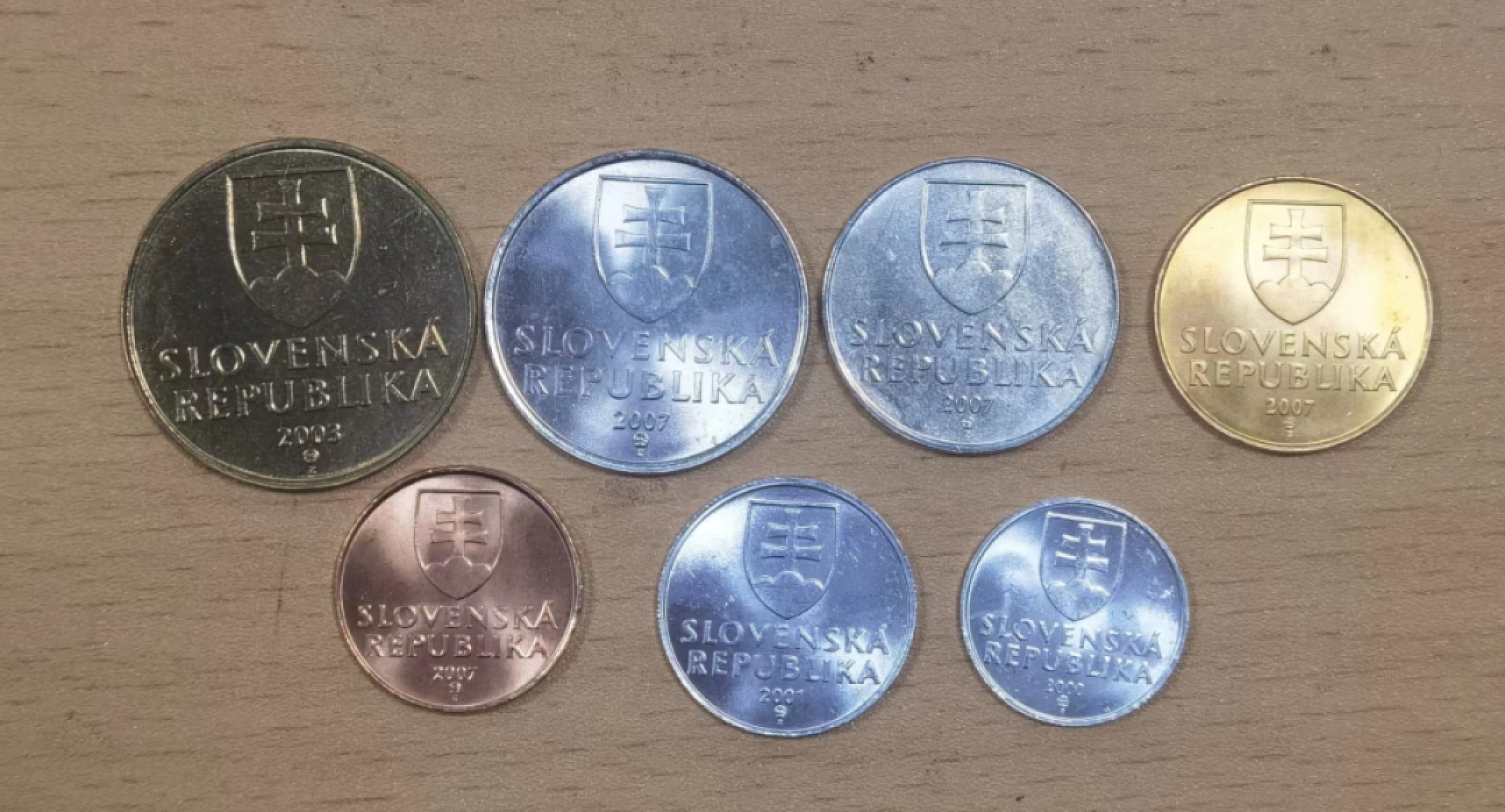 北京马甸外币专卖微拍第七十七期，非贵金属外国纪念币，流通币专场，陆续上新欢迎关注 斯洛伐克