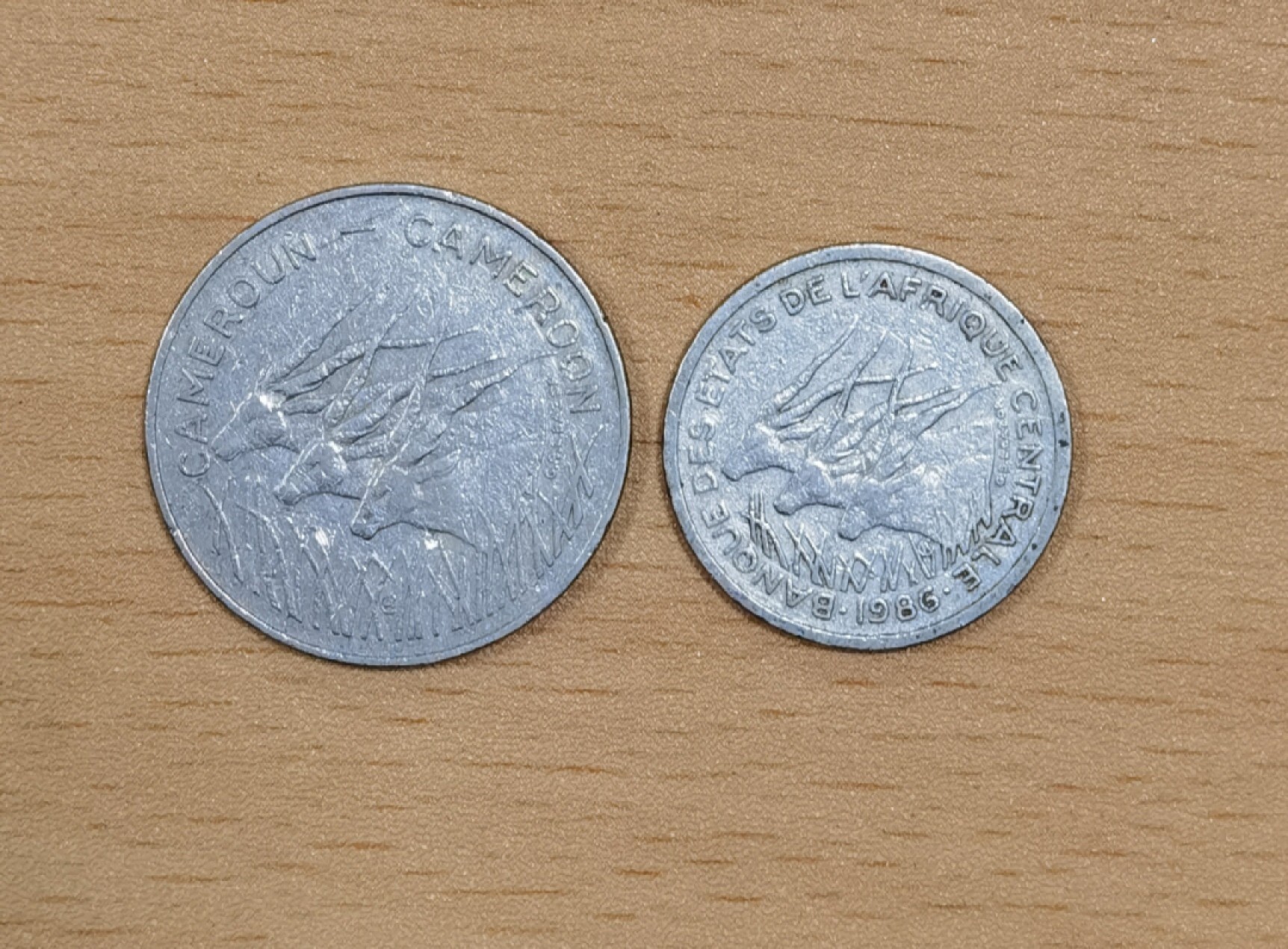 北京马甸外币专卖微拍第七十七期，非贵金属外国纪念币，流通币专场，陆续上新欢迎关注  喀麦隆一对