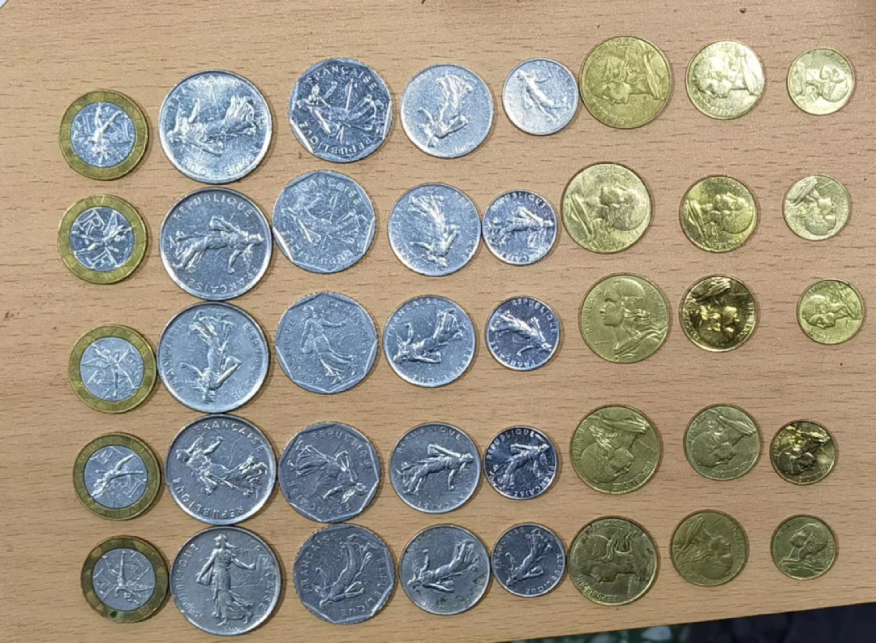 北京马甸外币专卖微拍第七十七期，非贵金属外国纪念币，流通币专场，陆续上新欢迎关注 法国流通币5套
