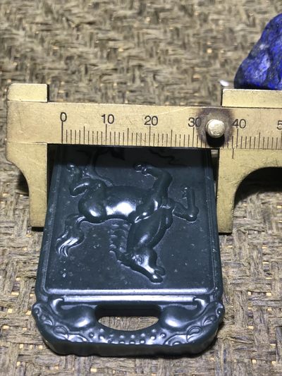 天然新疆和田青玉雕刻马踏飞燕牌子一块 ， 天然新疆和田青玉雕刻马踏飞燕牌子一块 ，