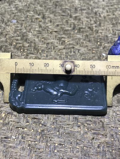 天然新疆和田青玉雕刻马踏飞燕牌子一块 ， 天然新疆和田青玉雕刻马踏飞燕牌子一块 ，