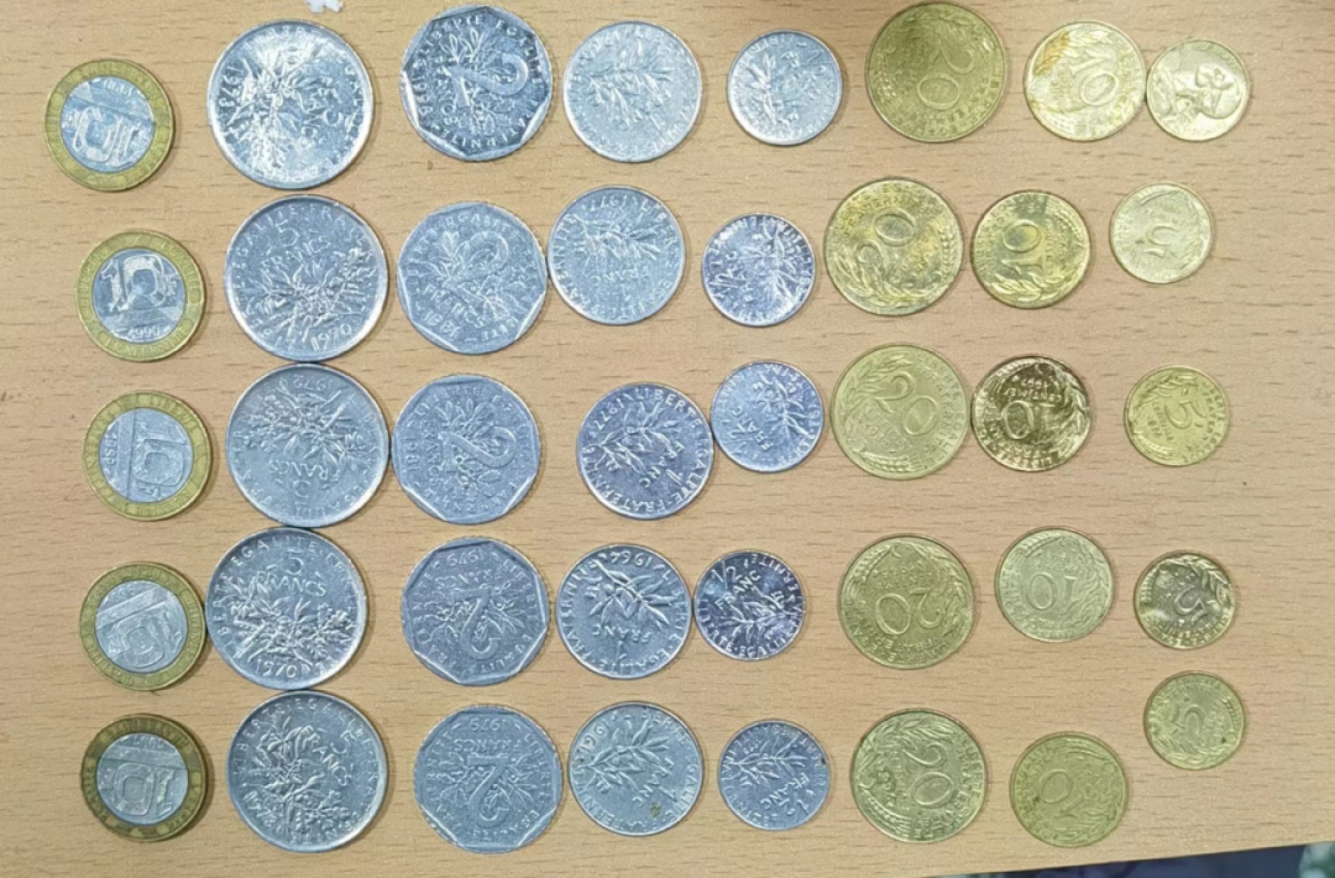 北京马甸外币专卖微拍第七十七期，非贵金属外国纪念币，流通币专场，陆续上新欢迎关注 法国流通币5套
