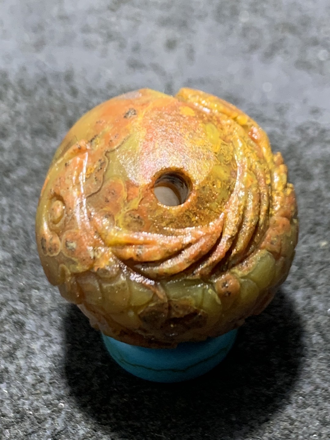 精美冰飘亚光战国红玛瑙巧雕龙鱼2.0圆珠一个，