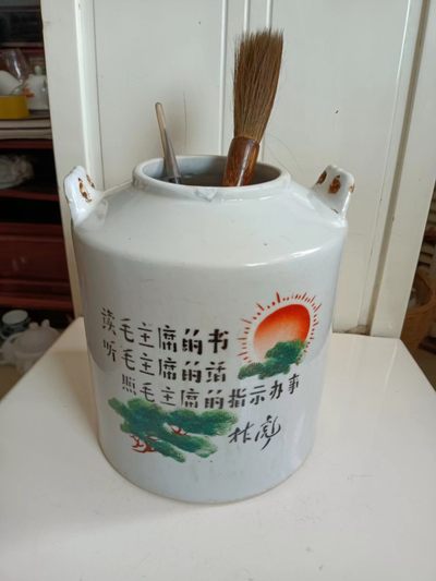 文革（读毛主席的书）残壶改笔简。尺寸：高20.5cm，口径10cm，底径18.5cm，品相如图，较完整，口沿小磕，壶体无冲线！ - 文革（读毛主席的书）残壶改笔简。尺寸：高20.5cm，口径10cm，底径18.5cm，品相如图，较完整，口沿小磕，壶体无冲线！