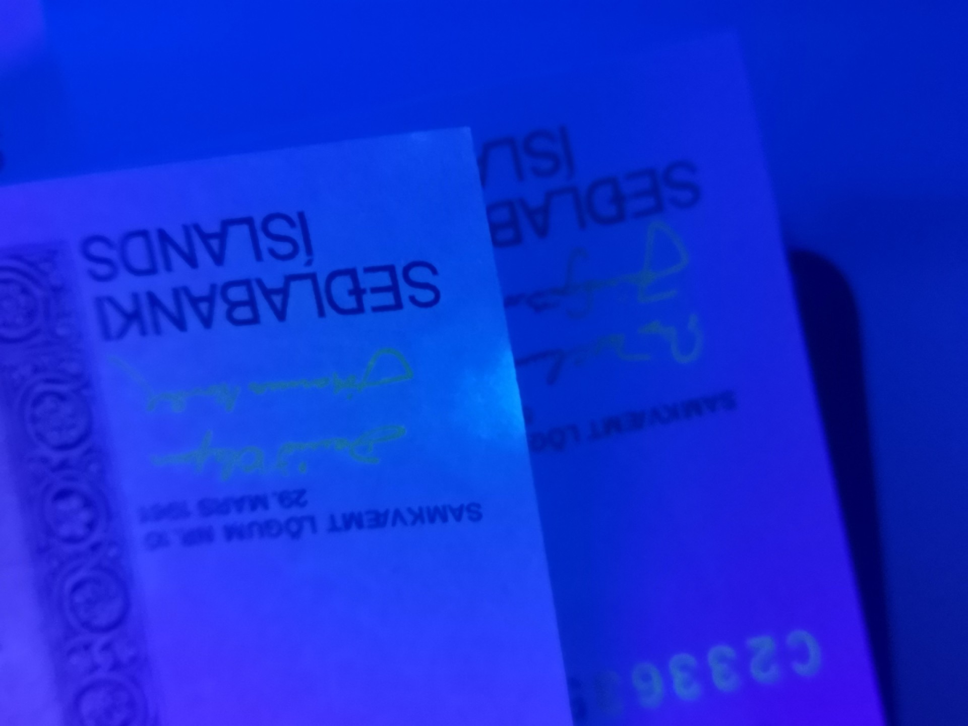 《外钞收藏家》第一百八十期拍卖 冰岛4张小套 全新 只有10克朗小面额有小瑕疵