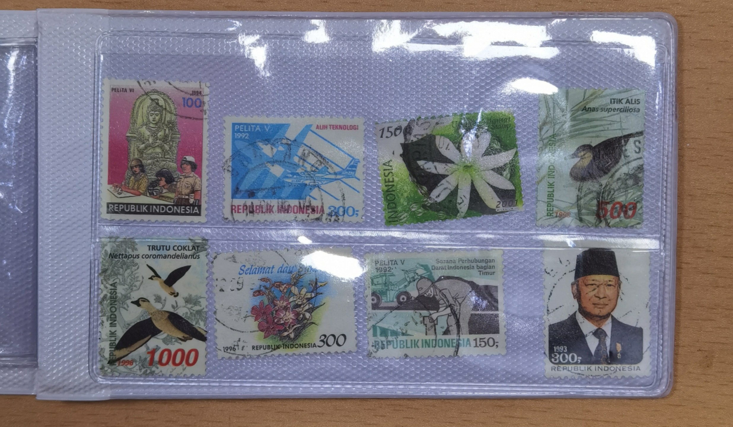 北京马甸外币专卖微拍第七十七期，非贵金属外国纪念币，流通币专场，陆续上新欢迎关注 新加坡，印尼旅游纪念邮票钱币册