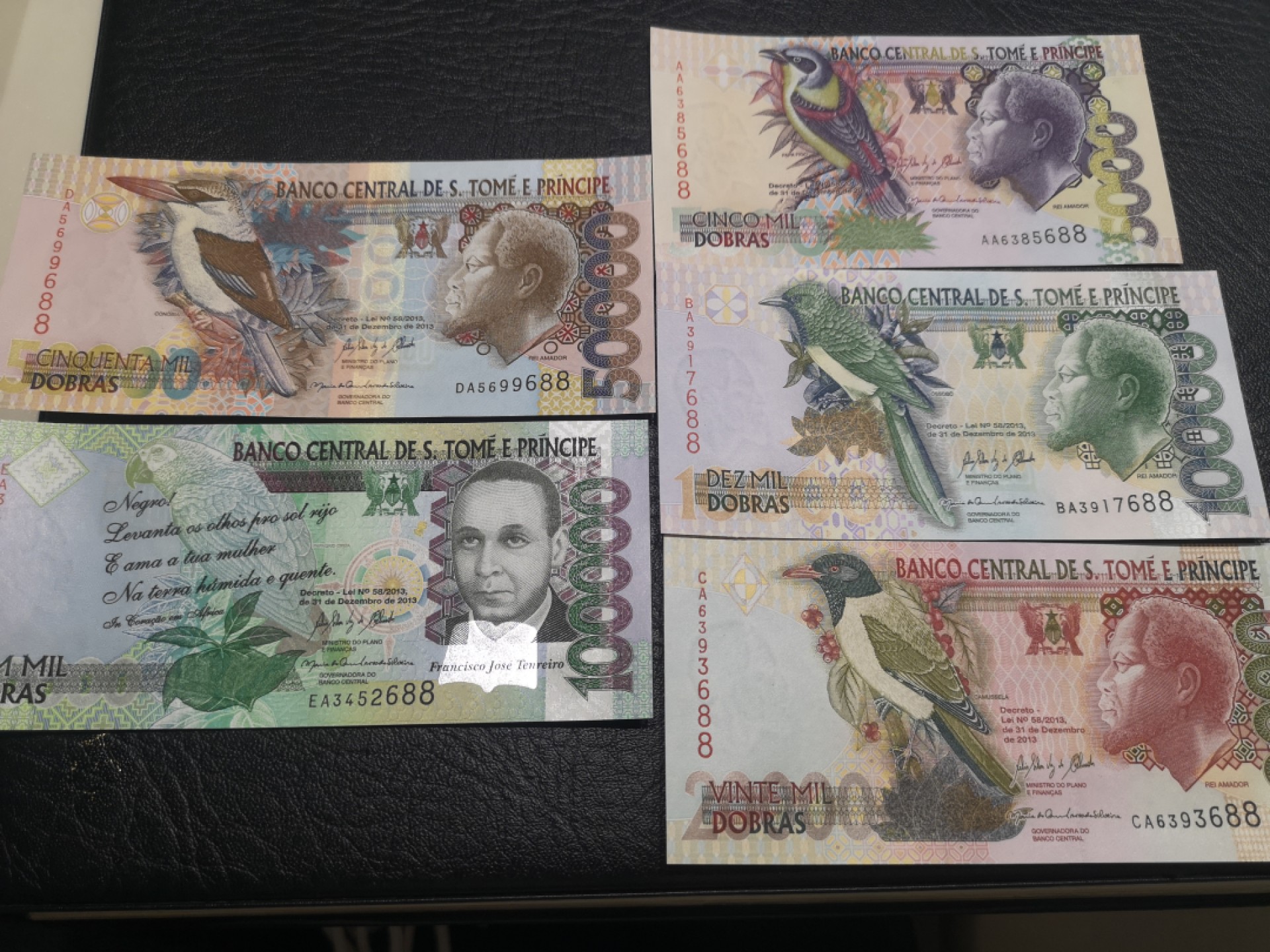 《外钞收藏家》第一百八十期拍卖 圣多美和普林西比5枚一套 全新UNC