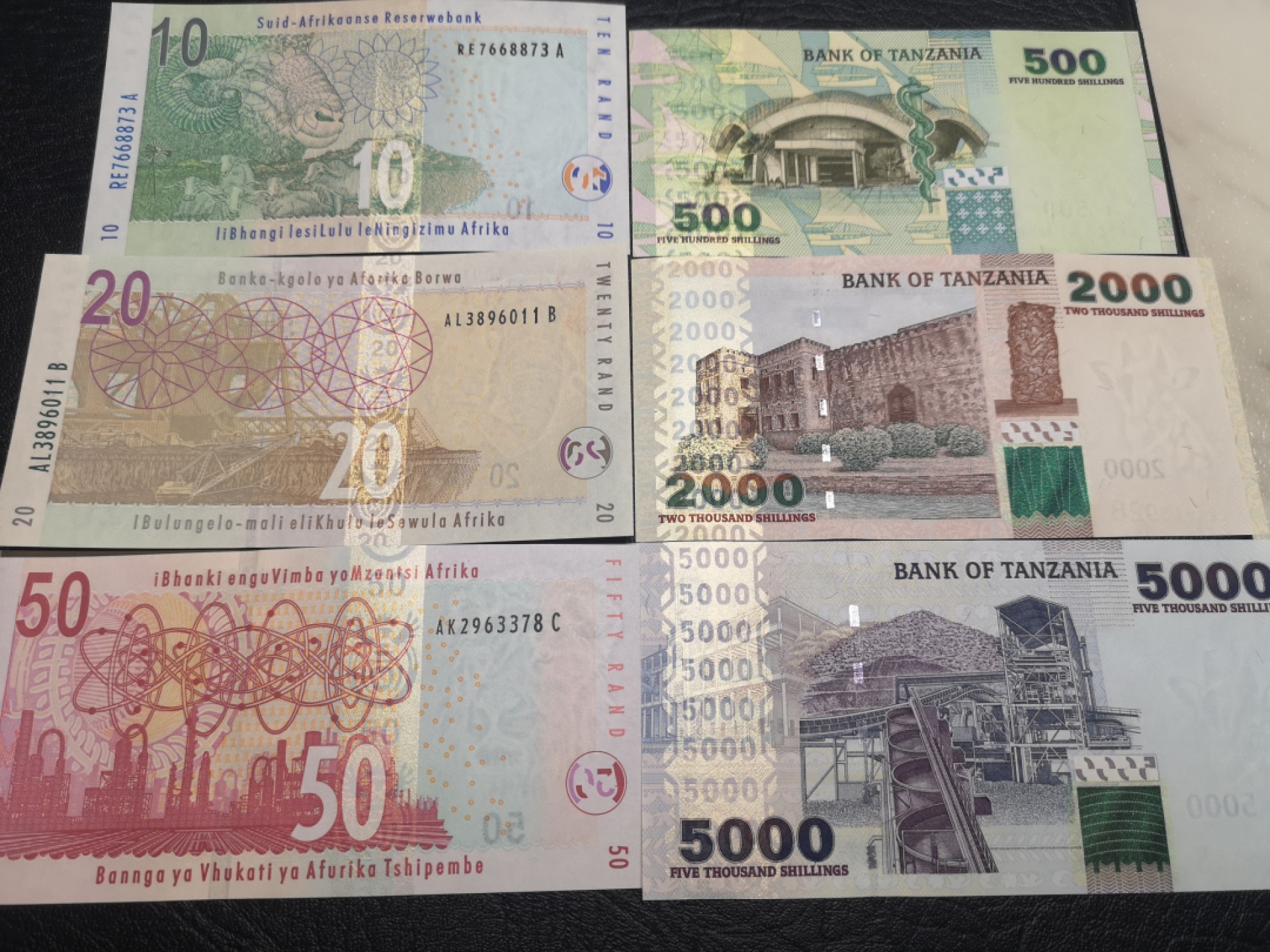 《外钞收藏家》第一百八十期拍卖 南非和坦桑尼亚两个3张小套 全新UNC