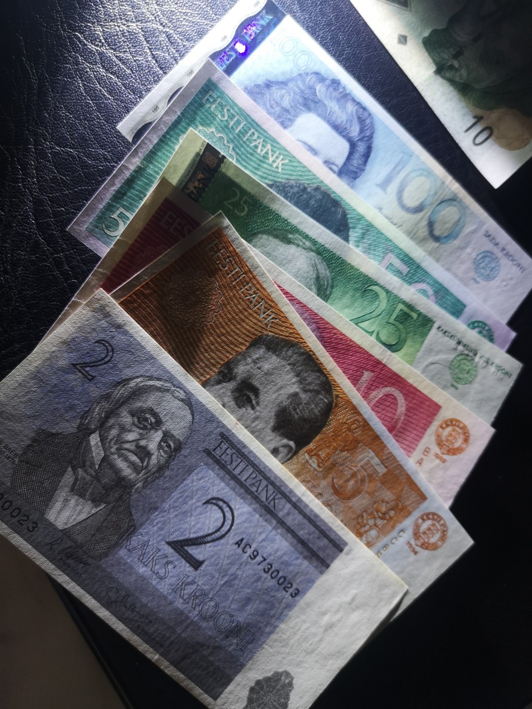 《外钞收藏家》第一百八十期拍卖 爱沙尼亚6张中套 全新UNC