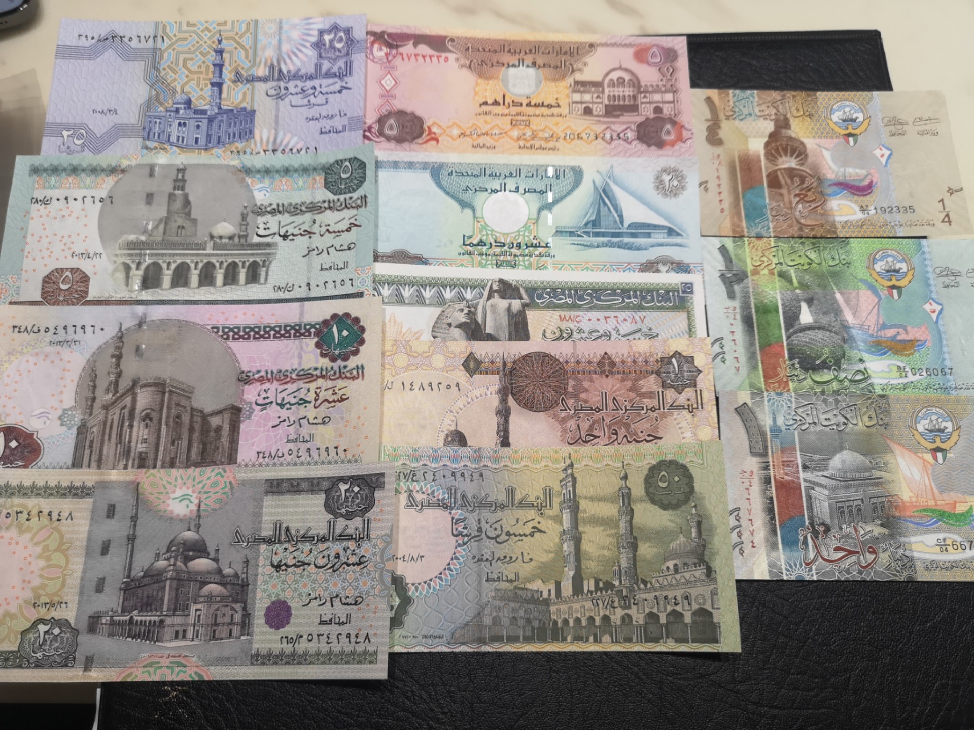 《外钞收藏家》第一百八十期拍卖 3个科威特2个阿联酋和7张埃及一起 全新UNC