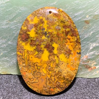 精美战国红玛瑙黄金草花纹牌子一个， - 精美战国红玛瑙黄金草花纹牌子一个，