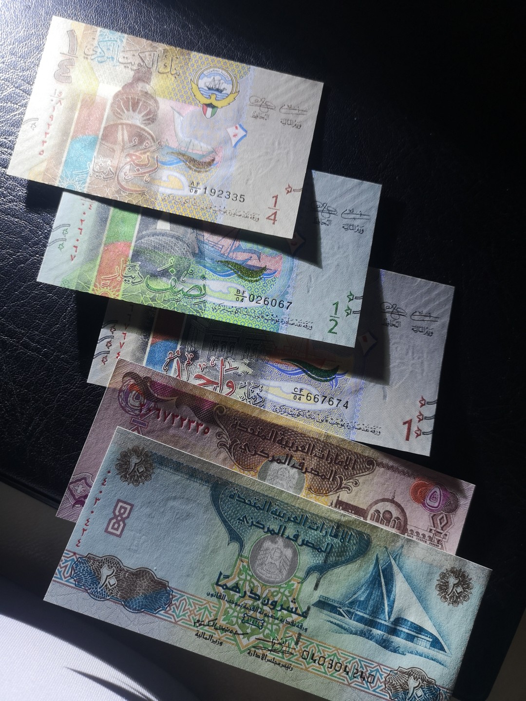 《外钞收藏家》第一百八十期拍卖 3个科威特2个阿联酋和7张埃及一起 全新UNC