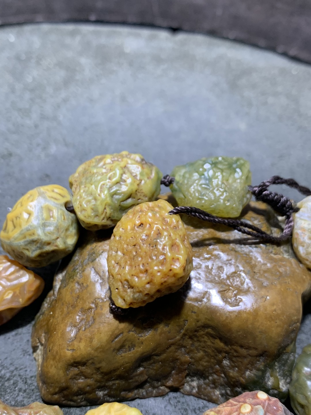 精美大颗粒筋脉石原石手工编织手串一条