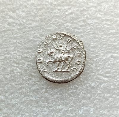 彼得堡世界钱币勋章拍卖第1期，0佣金全场顺丰包邮,6月3号晚七点半0元起拍 - 古罗马帝国安东尼安银币 好品2