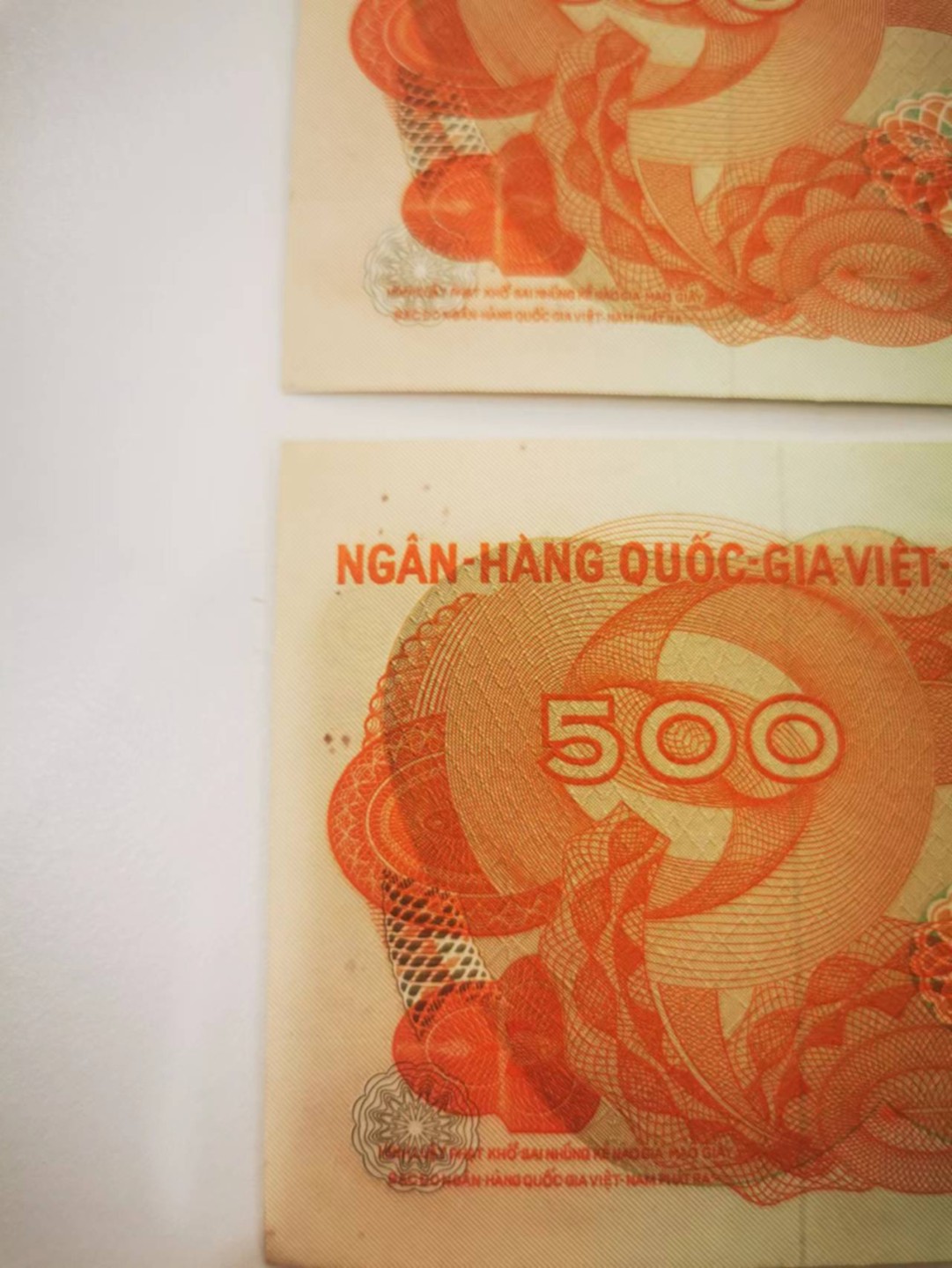 10.【鲸贝乐淘★道德经】“皆知善之为善，斯不善已”号拍卖 【越南🇻🇳】南越500盾，三连号，全新全品UNC，略有瑕疵如图