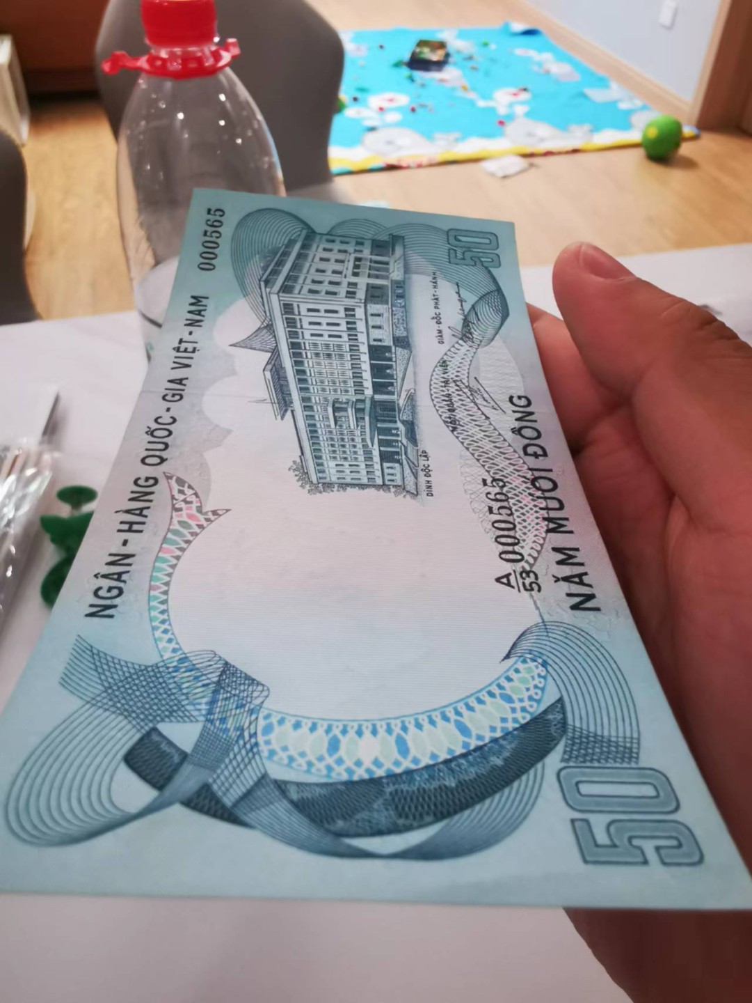 10.【鲸贝乐淘★道德经】“皆知善之为善，斯不善已”号拍卖 【越南🇻🇳】南越50盾，3张，两张全新全品UNC，一张有中折