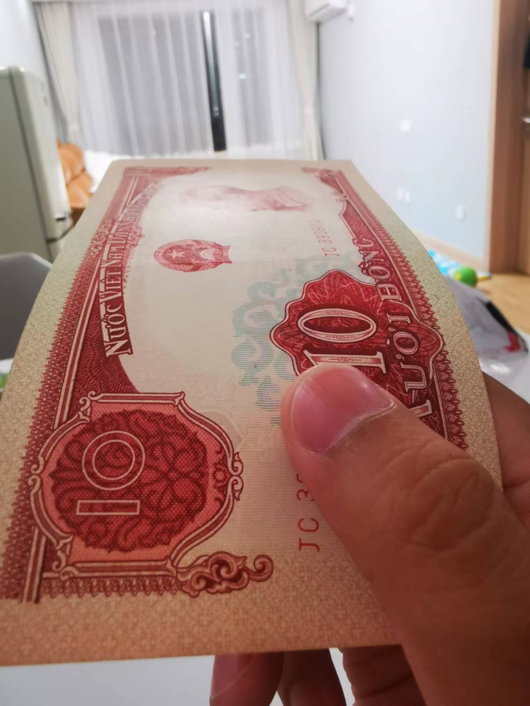 10.【鲸贝乐淘★道德经】“皆知善之为善，斯不善已”号拍卖 【中国代印★越南🇻🇳】1958年10盾，2张AUNC，有中折无脏，极近全新品相
