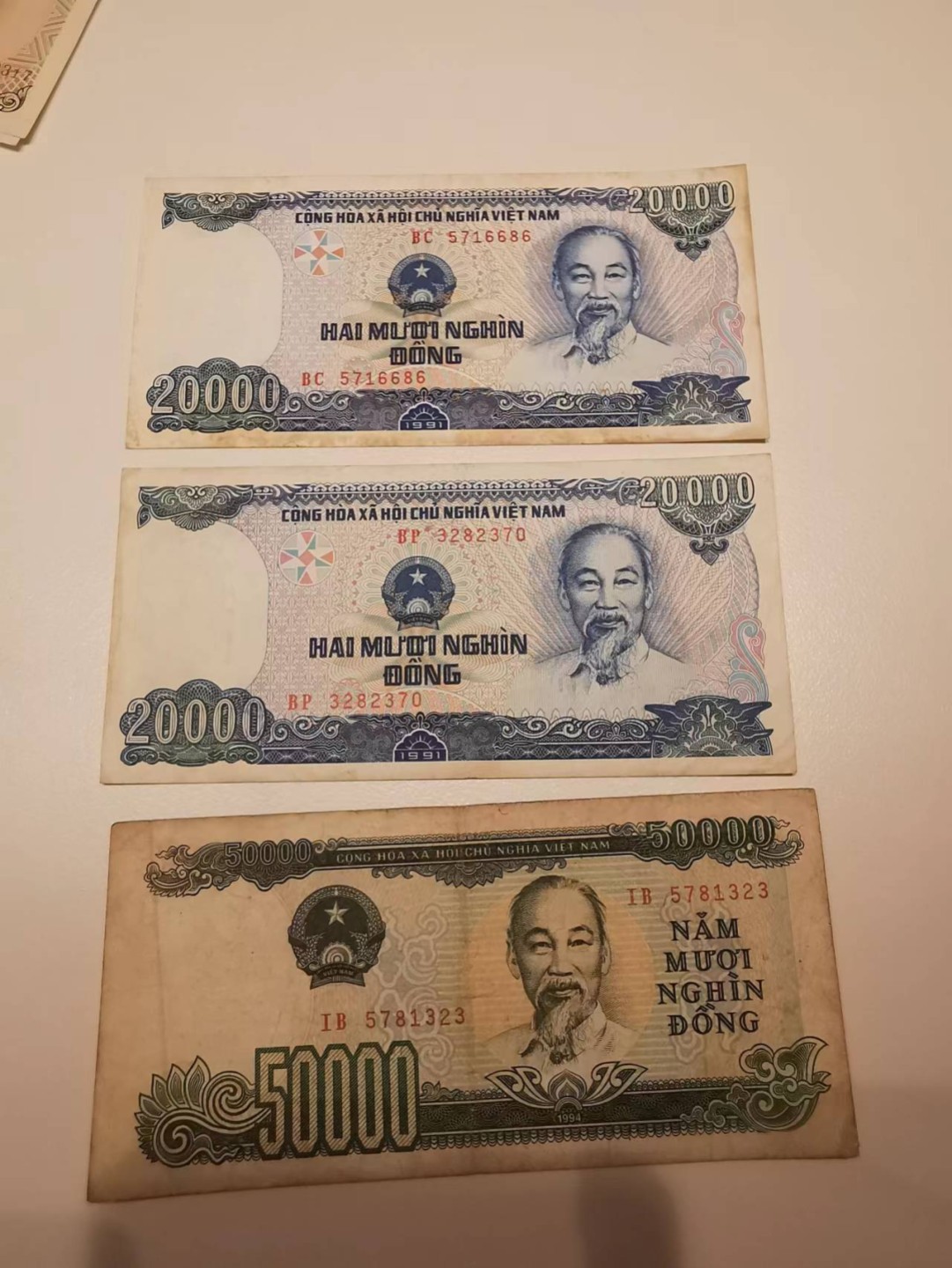 10.【鲸贝乐淘★道德经】“皆知善之为善，斯不善已”号拍卖 【越南🇻🇳】1991年2万盾2张，1994年5万盾1张，流通好品如图