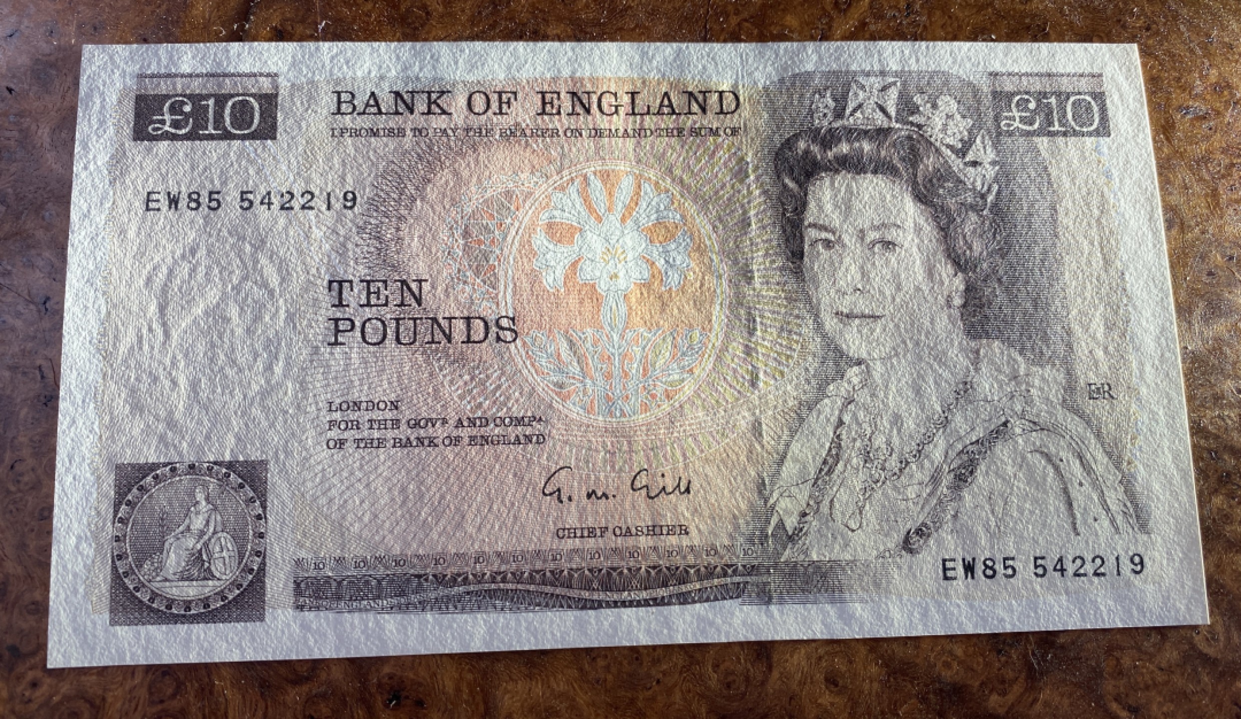 Chase Auction 第12期 - - 中外纸钞、民国炒联拍！ 英国D序列10镑，unc，品相如图！