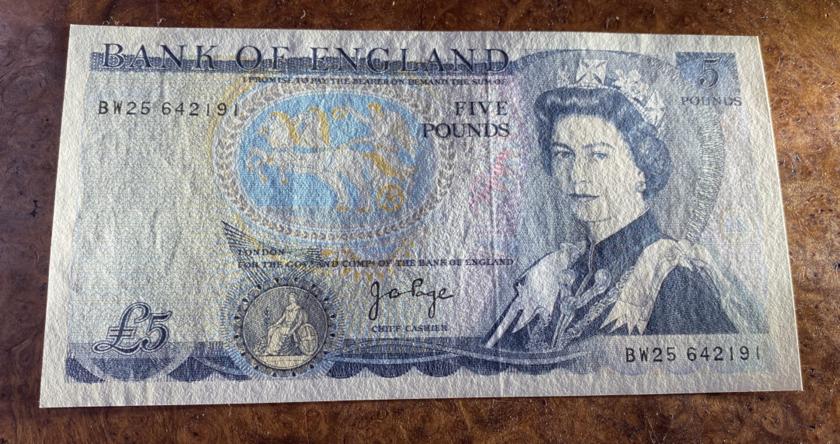 Chase Auction 第12期 - - 中外纸钞、民国炒联拍！ 英国D序列5镑，unc，品相如图！