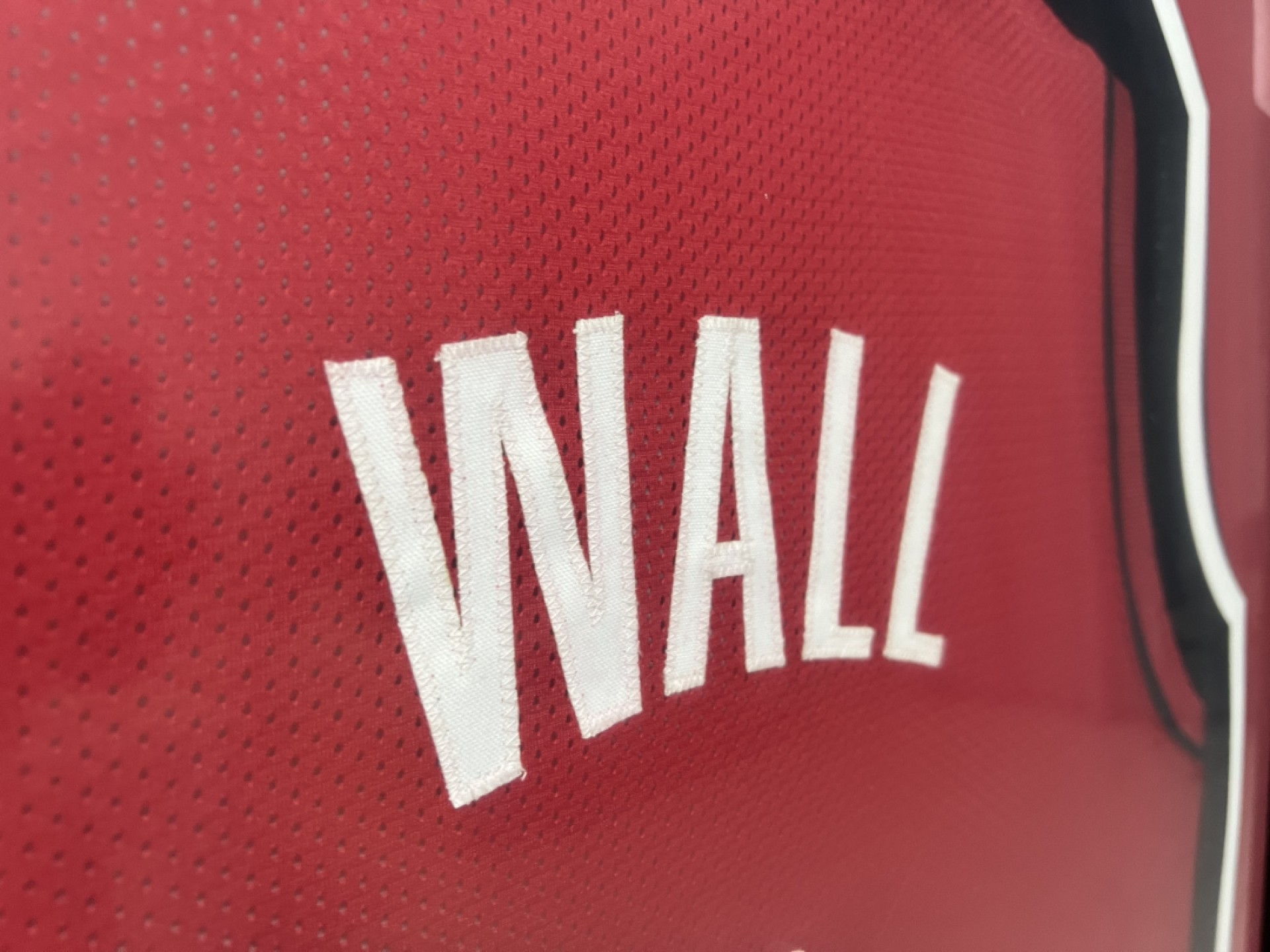 零元拍：约翰沃尔签字球衣带装裱框 NBA火箭队第三方球衣 权威认证机构JSA公司鉴定认证 NBA速度最快的球员 状元郎 奇才曾经的老大，5次全明星，已做精美裱框