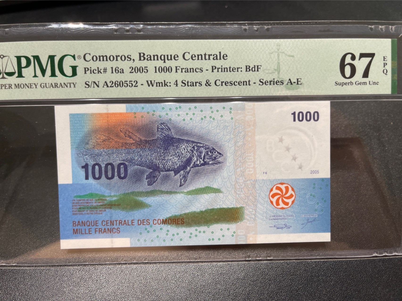 《外钞收藏家》第一百八十一期拍卖 2005年科摩罗1000法郎 PMG67 无47 A冠