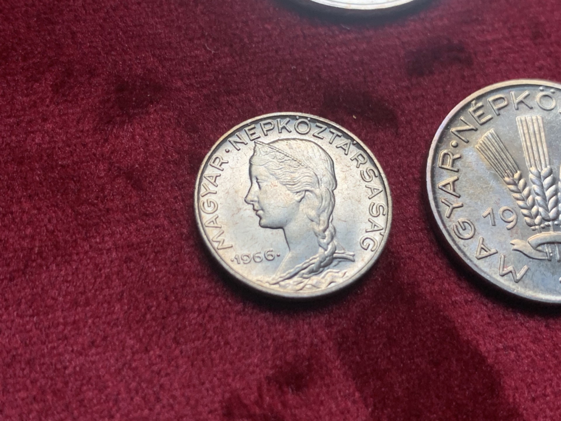 《竞宝斋》第63场-本周日 （全场不限金额包邮） 匈牙利1966年精制套币proof set特殊版别特殊材质