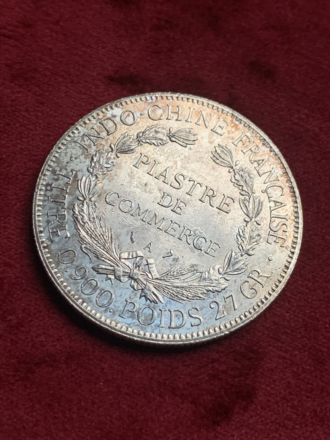 《竞宝斋》第63场-本周日 （全场不限金额包邮） 法属印支1913年全脸坐洋一元银币UNC  淡彩，有轻微清洗痕迹