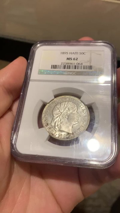 《竞宝斋》第63场-本周日 （全场不限金额包邮） NGC—ms62 1895年海地半圆银币，这个品种大部分就算给分也是有清洗的，这枚状态很好没下过水清洗且全深打，海地银币一直在涨，好品越来越难求