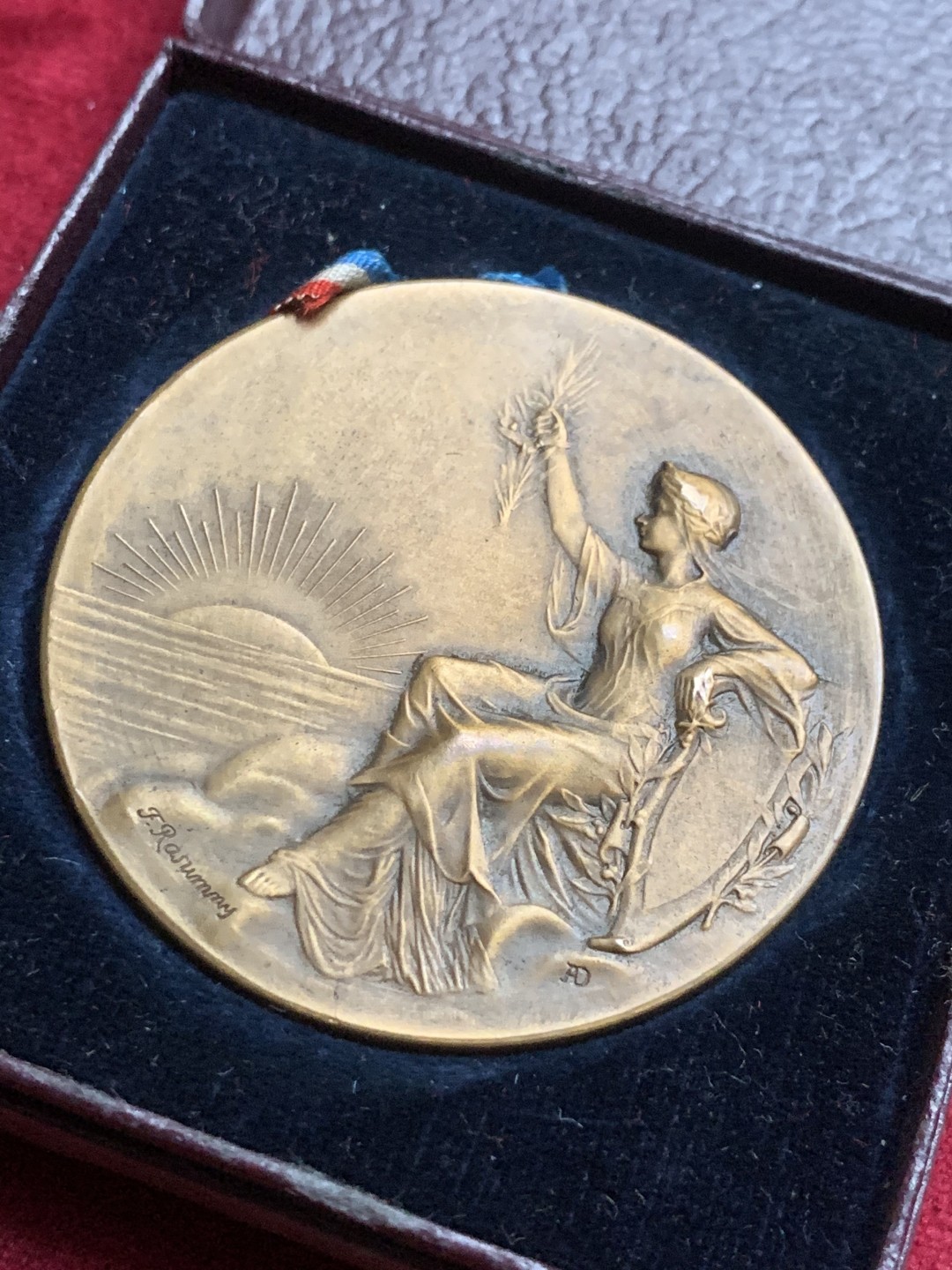 《竞宝斋》第63场-本周日 （全场不限金额包邮） 原盒法国1915年女神教育铜章 50mm，58克，BRONZE铜标