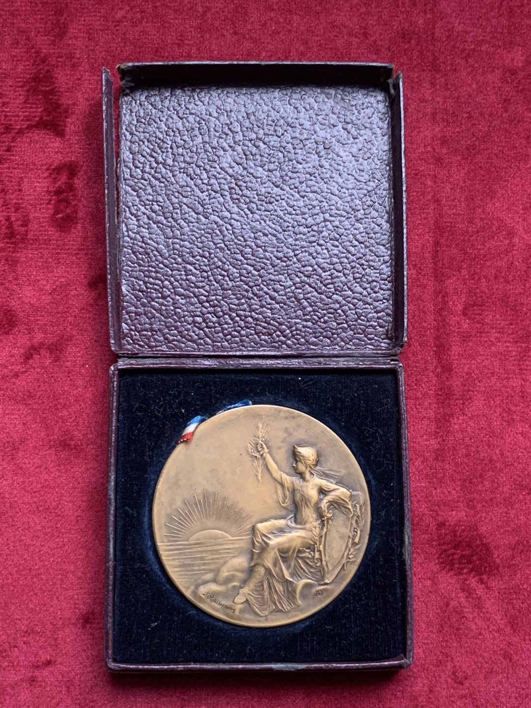 《竞宝斋》第63场-本周日 （全场不限金额包邮） 原盒法国1915年女神教育铜章 50mm，58克，BRONZE铜标