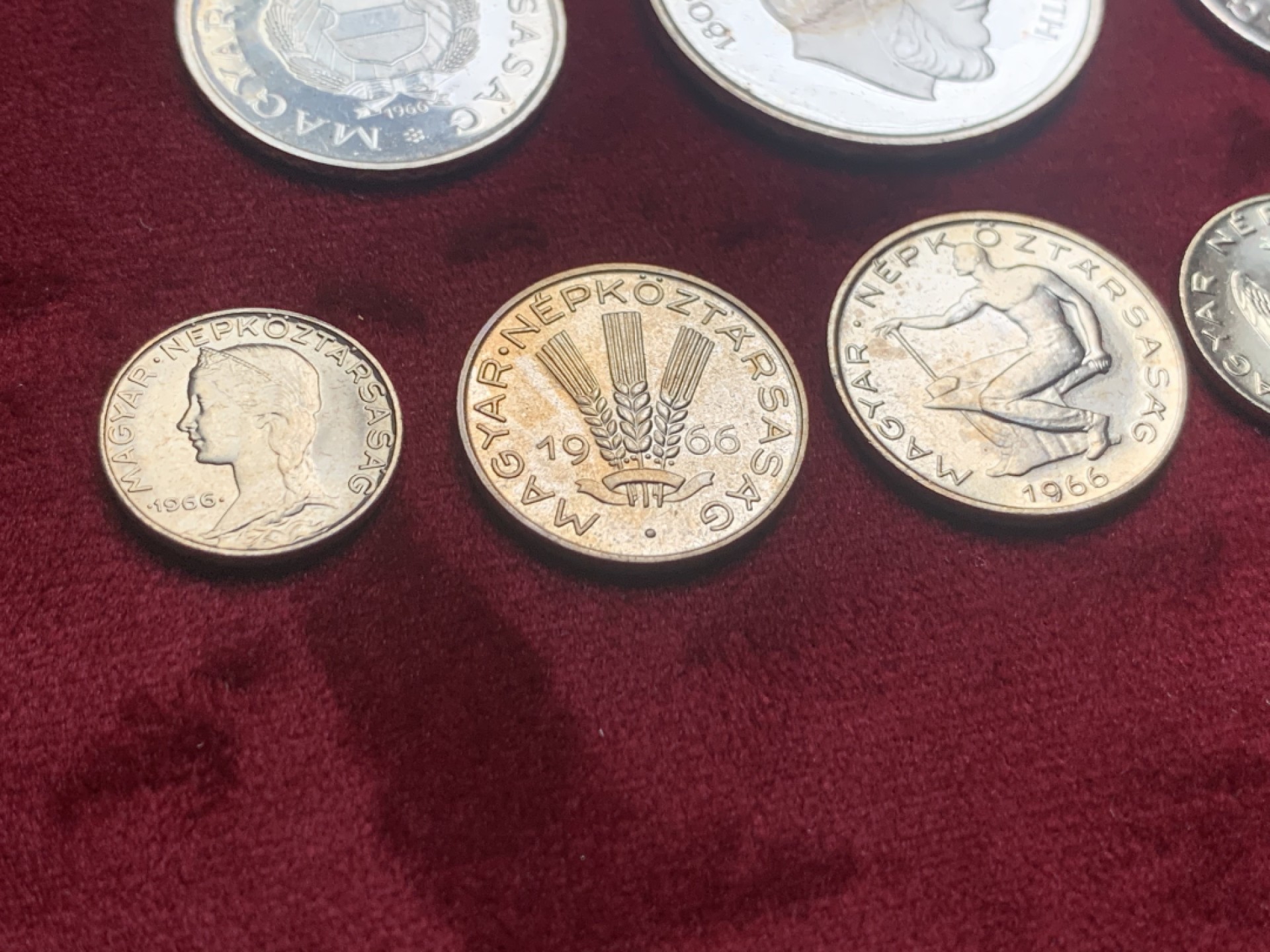 《竞宝斋》第63场-本周日 （全场不限金额包邮） 匈牙利1966年精制套币proof set特殊版别特殊材质