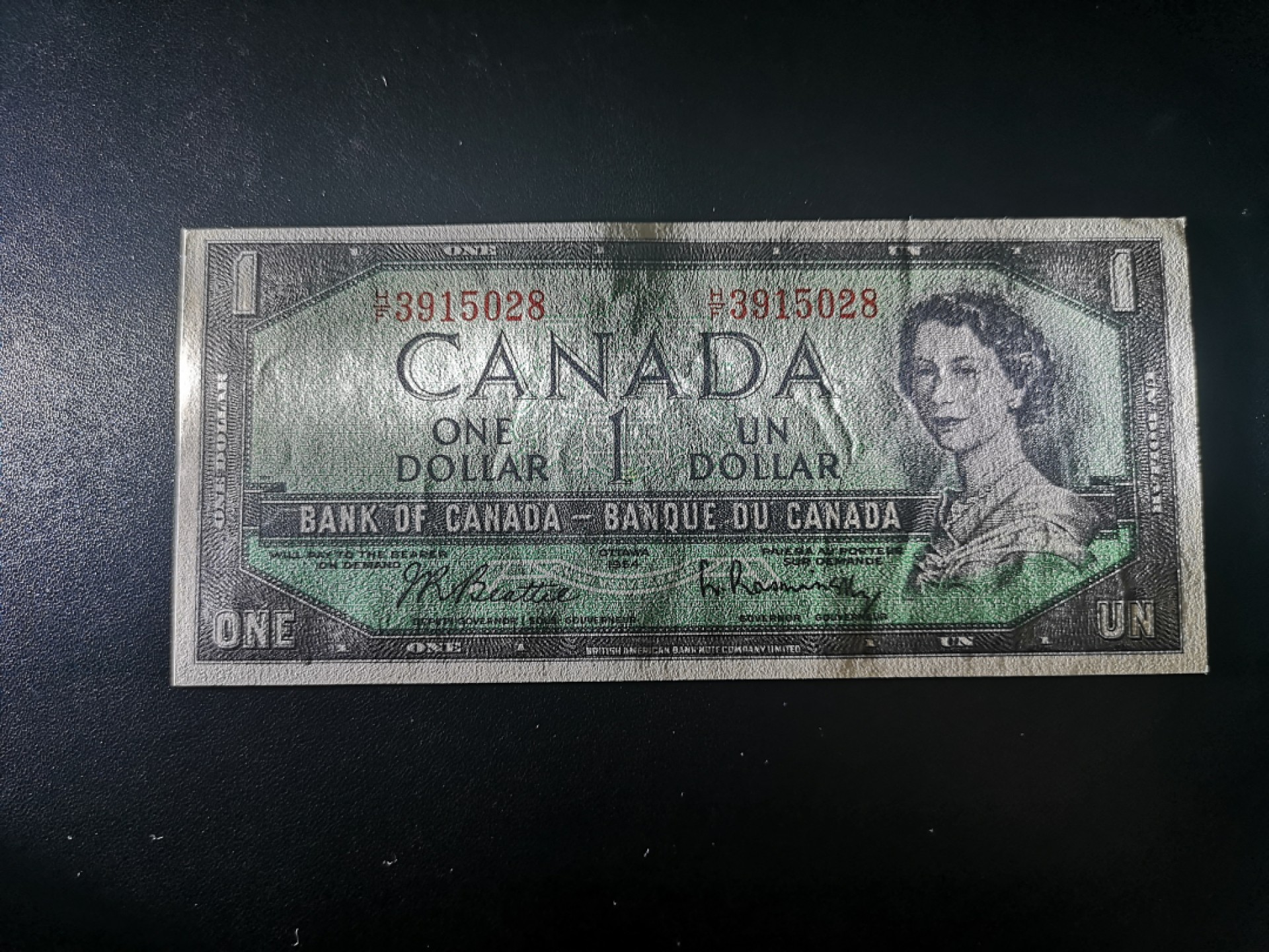 《外钞收藏家》第一百八十一期拍卖 加拿大1954年1加元 UNC（和上一张不同签名）
