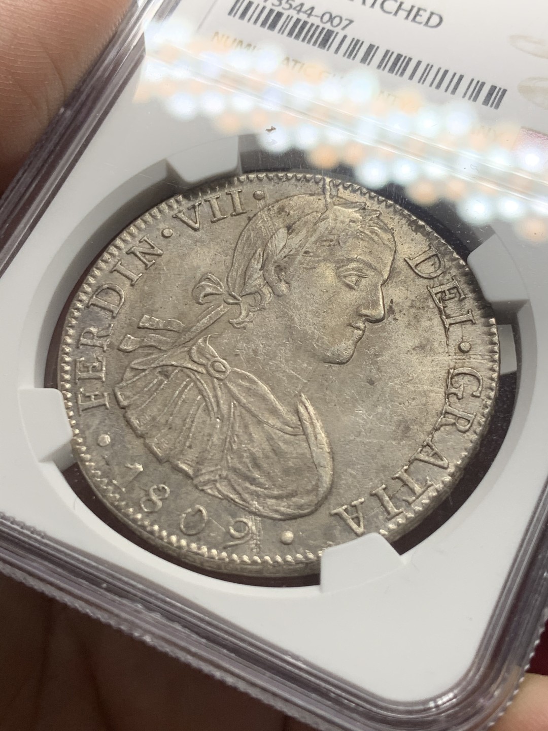 《竞宝斋》第63场-本周日 （全场不限金额包邮） NGC-UNCD 墨西哥双柱 费迪南七世 1809 TH   8里亚尔    费七过度年份  臆想头像 非常少见头像  光度一流 双柱热门  原味包浆 收藏最佳