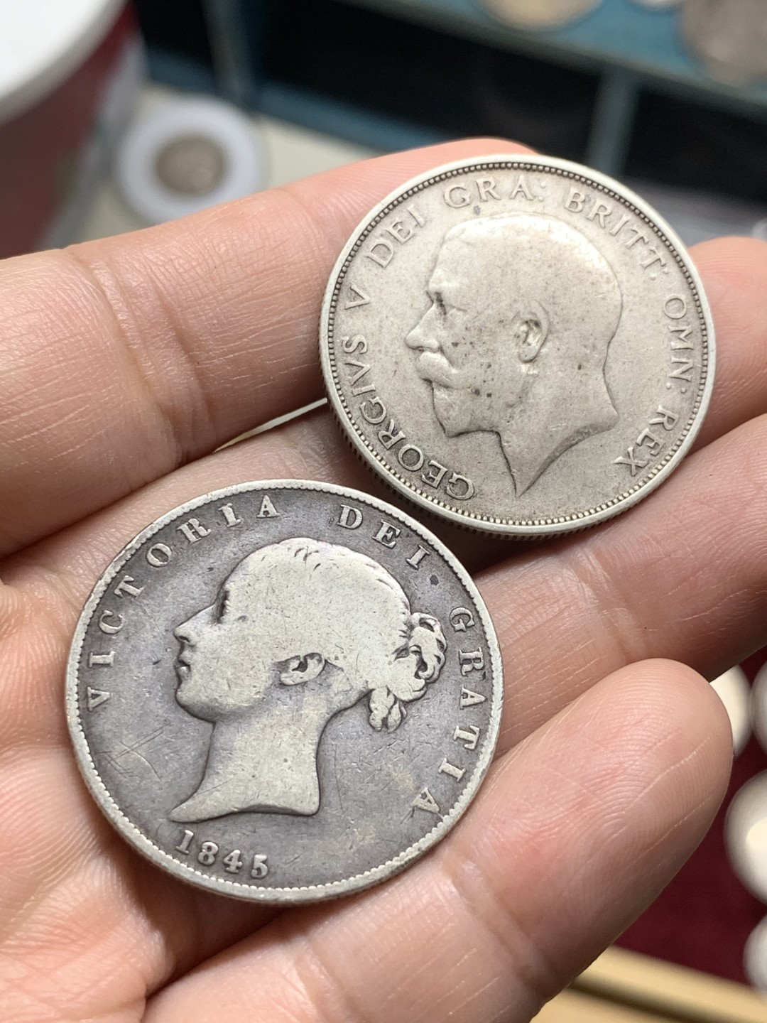 《竞宝斋》第63场-本周日 （全场不限金额包邮） 青年维多利亚、早期高银版乔治五世半克朗一对，流通好品。