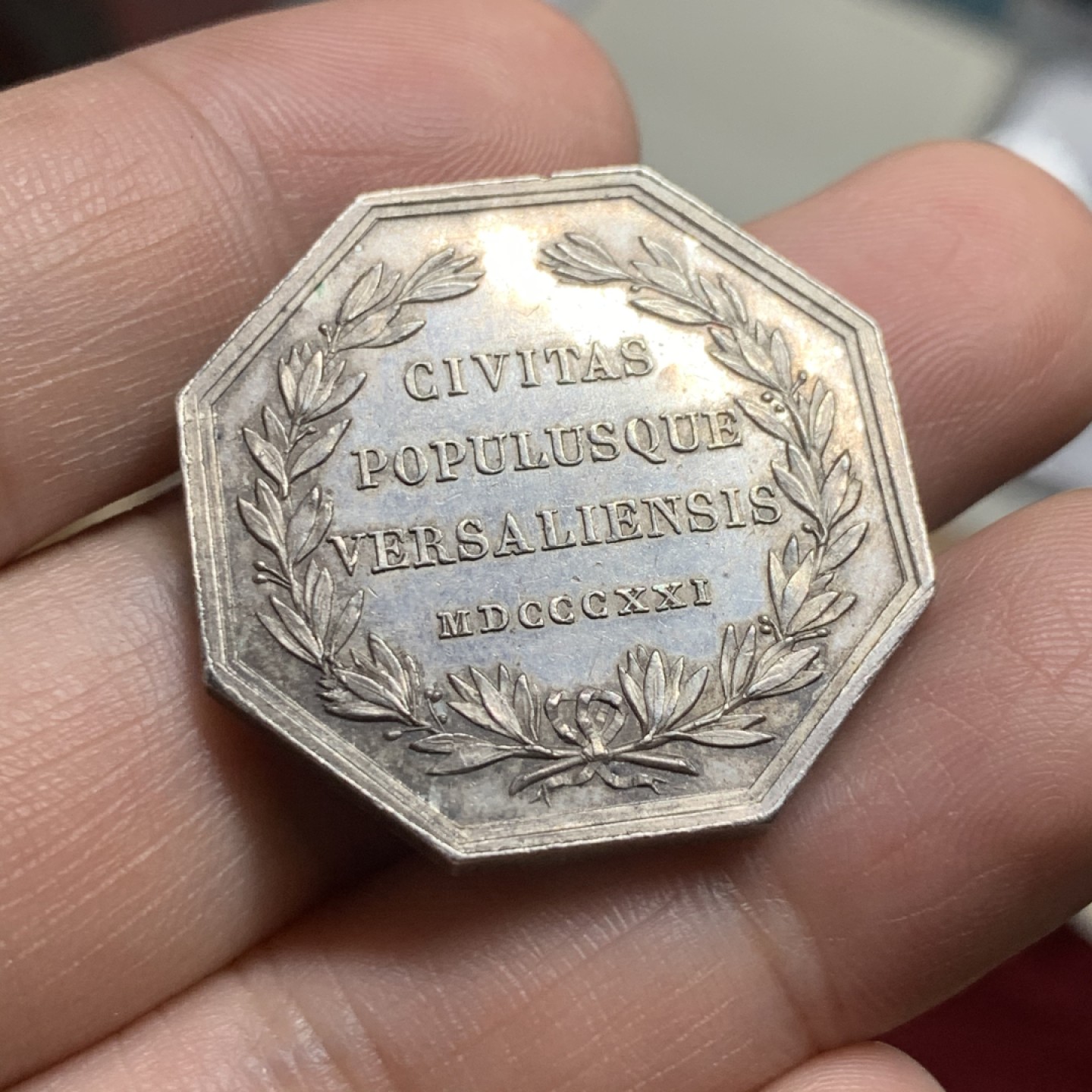 《竞宝斋》第63场-本周日 （全场不限金额包邮） 法国1821年城堡徽章八角银章  31mm，14.1克，无边铭