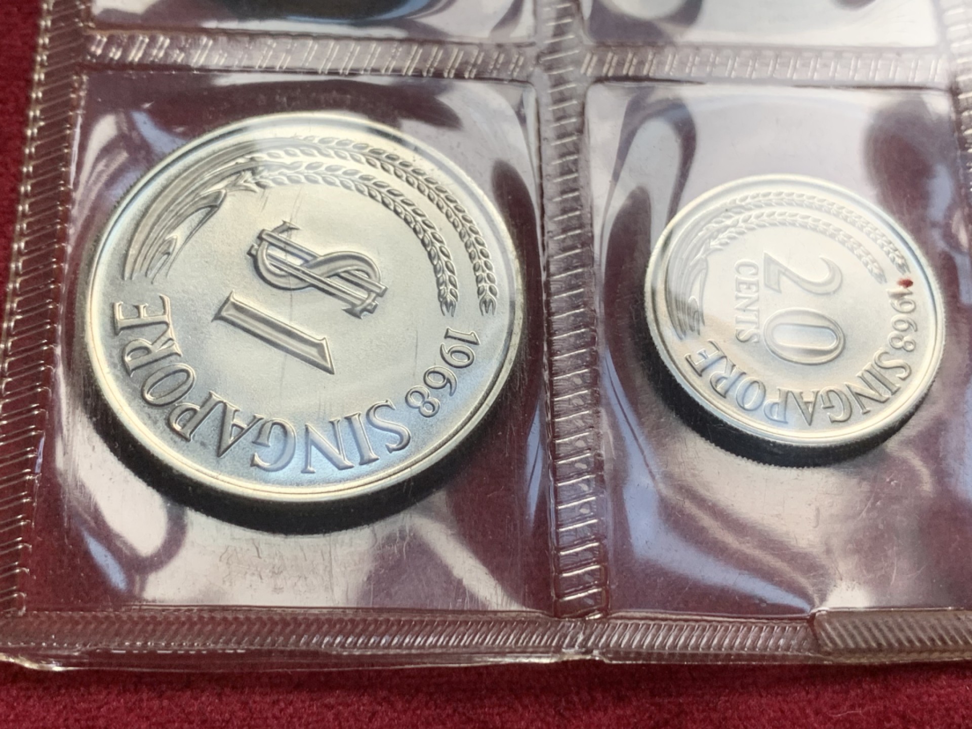 《竞宝斋》第63场-本周日 （全场不限金额包邮） 新加坡1968年原盒精制套币比第一年封装更加精细更少见