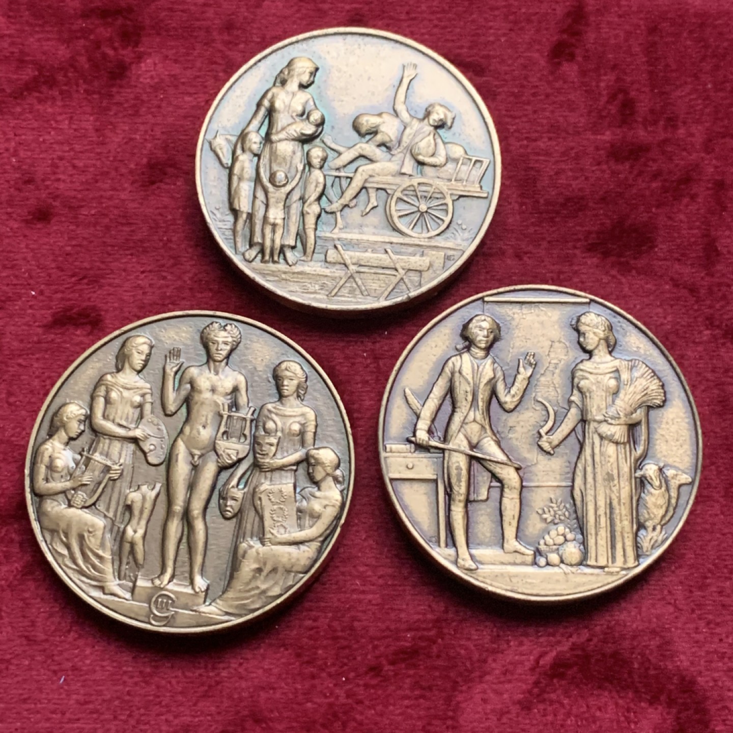 《竞宝斋》第63场-本周日 （全场不限金额包邮） 瑞典 纪念章 3枚一组 边铭带编号 40mm直径 总重128.7克