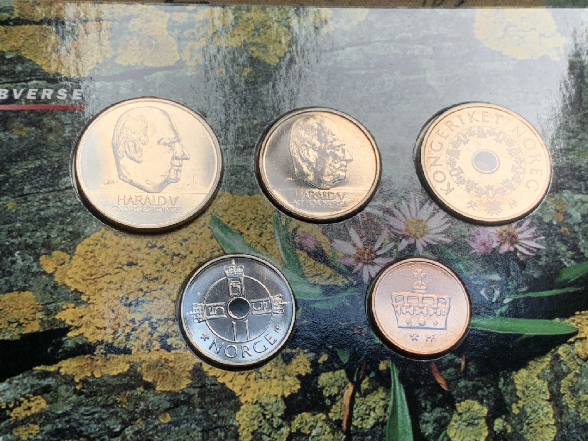 《竞宝斋》第63场-本周日 （全场不限金额包邮） 卡装 挪威 2002年 五枚套 套币 完美状态