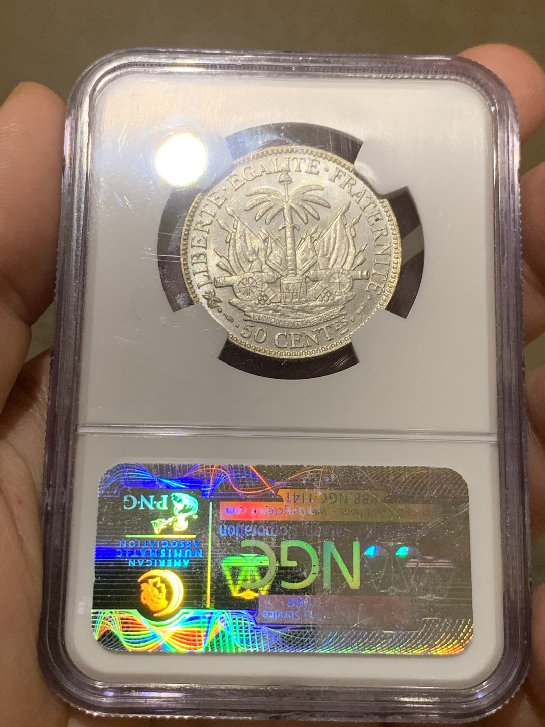 《竞宝斋》第63场-本周日 （全场不限金额包邮） NGC—ms62 1895年海地半圆银币，这个品种大部分就算给分也是有清洗的，这枚状态很好没下过水清洗且全深打，海地银币一直在涨，好品越来越难求