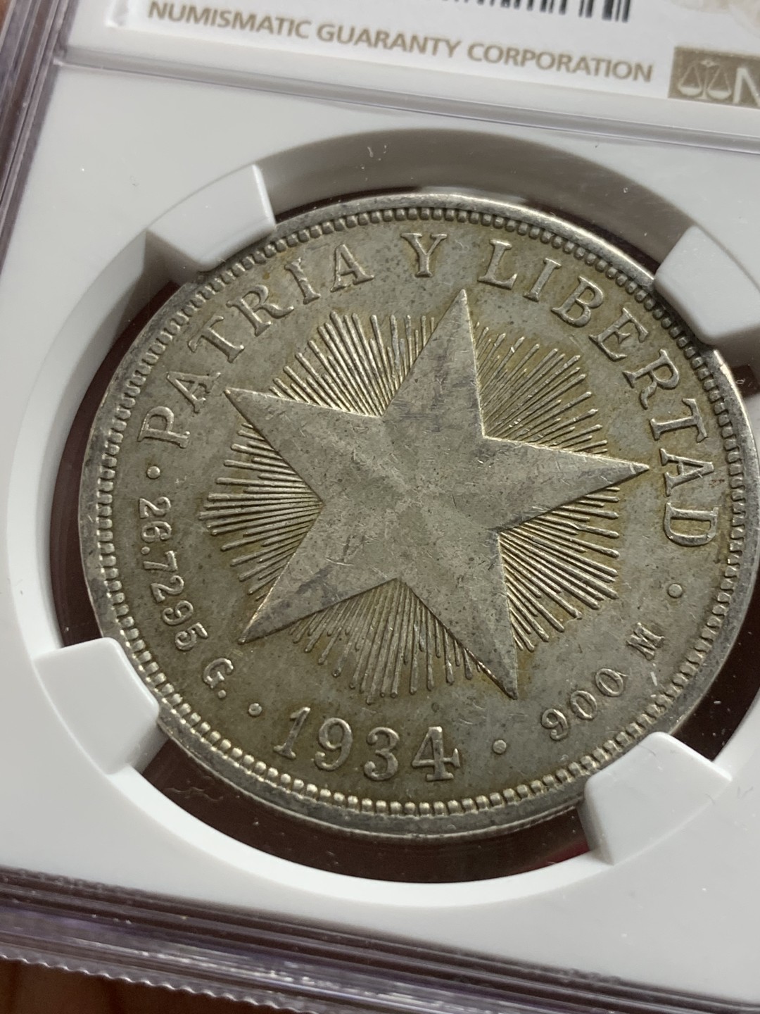 《竞宝斋》第63场-本周日 （全场不限金额包邮） NGC-AU 古巴1934年 1比索大五星 银币 好品原味 这个没给分太可惜了