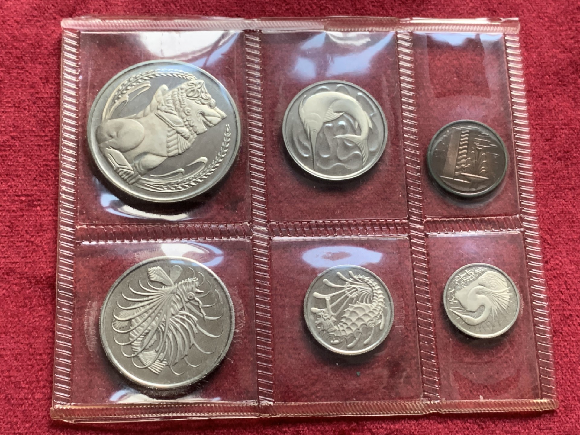 《竞宝斋》第63场-本周日 （全场不限金额包邮） 新加坡1968年原盒精制套币比第一年封装更加精细更少见