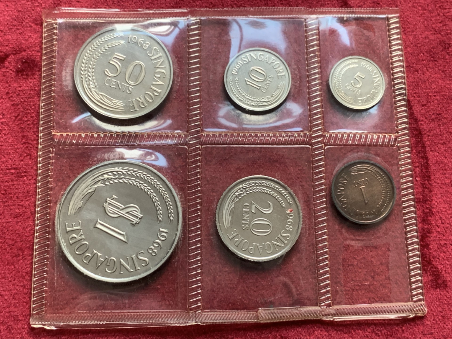《竞宝斋》第63场-本周日 （全场不限金额包邮） 新加坡1968年原盒精制套币比第一年封装更加精细更少见